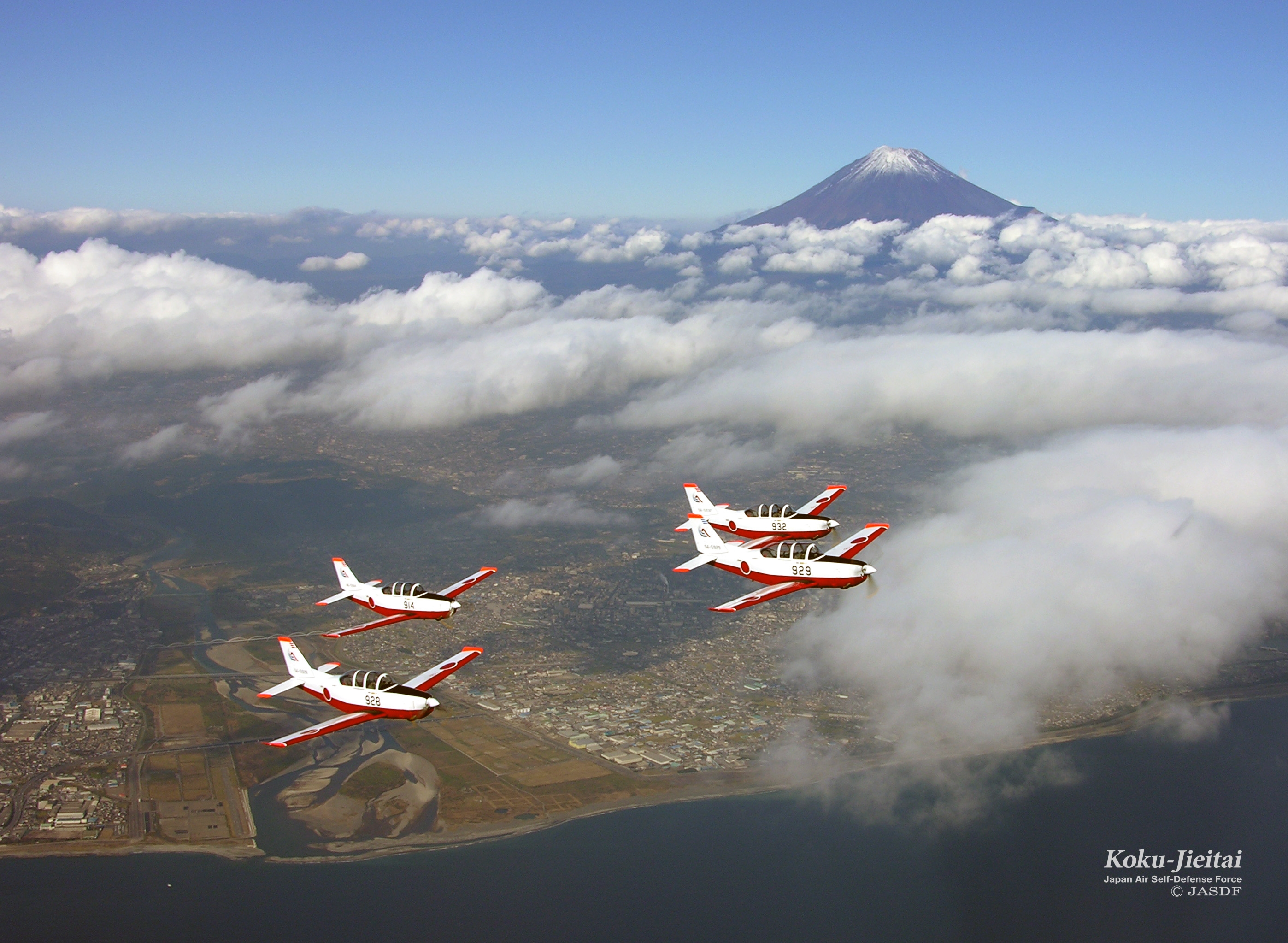 日本空中自卫队战斗机训练视频,日本富士直升机