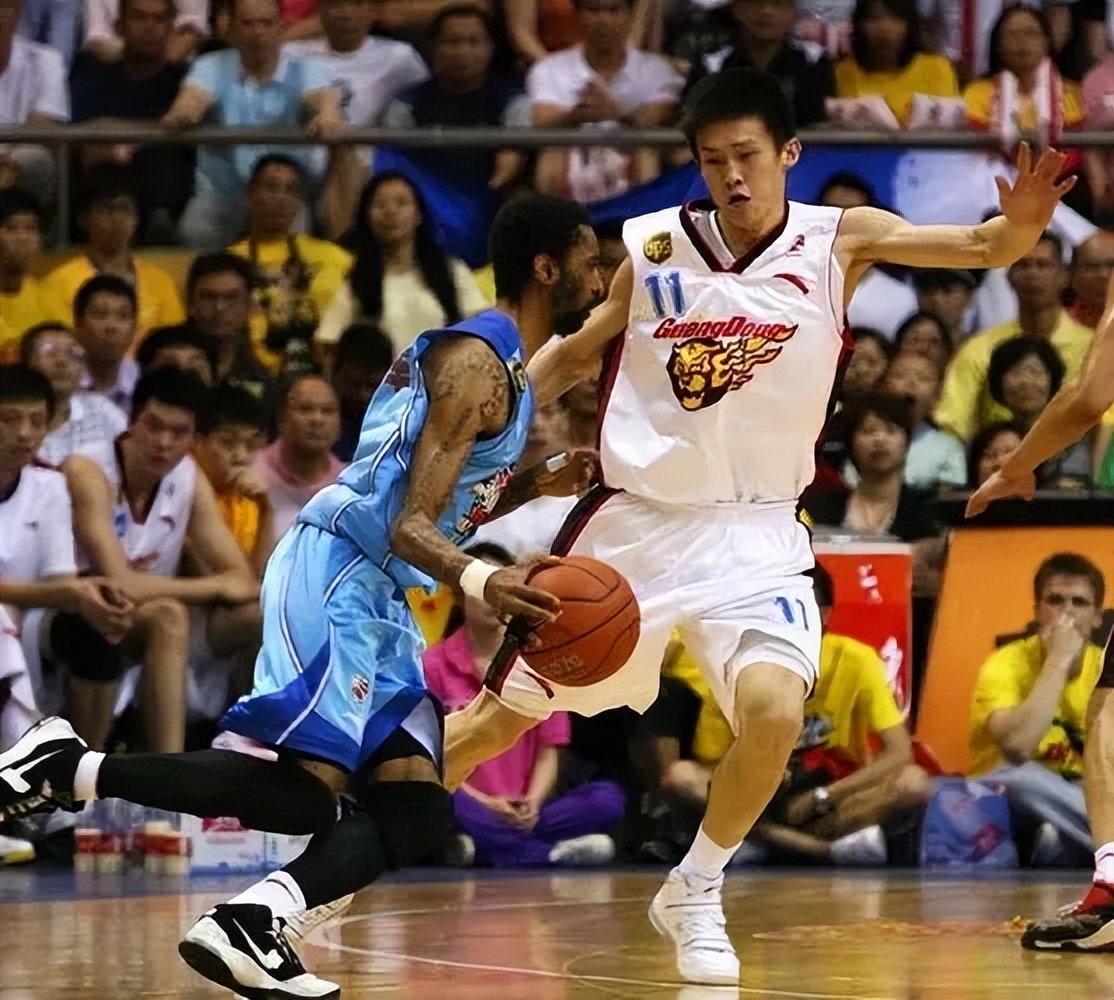 国家队和宏远队的双料队长周鹏,周鹏宏远前队长