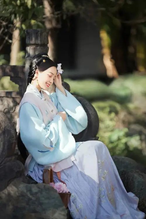 蒲松龄聊斋志异婴宁的故事,聊斋蒲松龄婴宁原文翻译