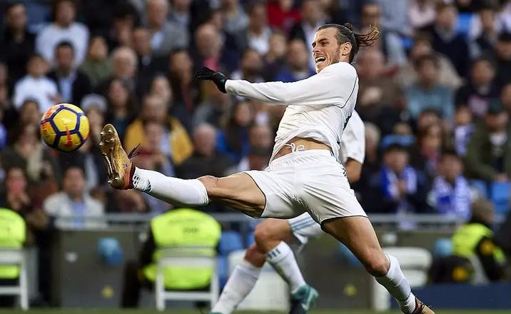 世界足坛五十大左脚球星,世界五大球王马拉多纳