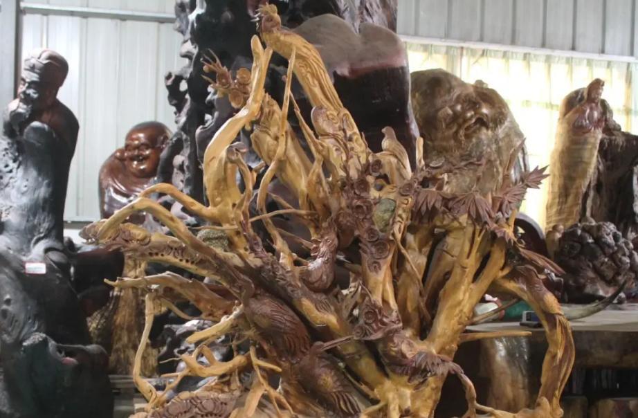 小伙用1200买烂树根,捡个树根做根雕