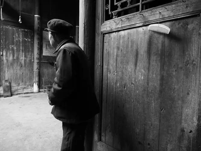 当代啃老年轻人现状,深度还原当代年轻人啃老