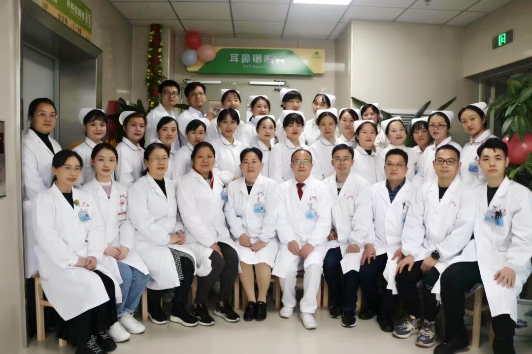 急性中耳炎儿童一边耳朵疼,宝宝急性中耳炎耳朵疼怎么办