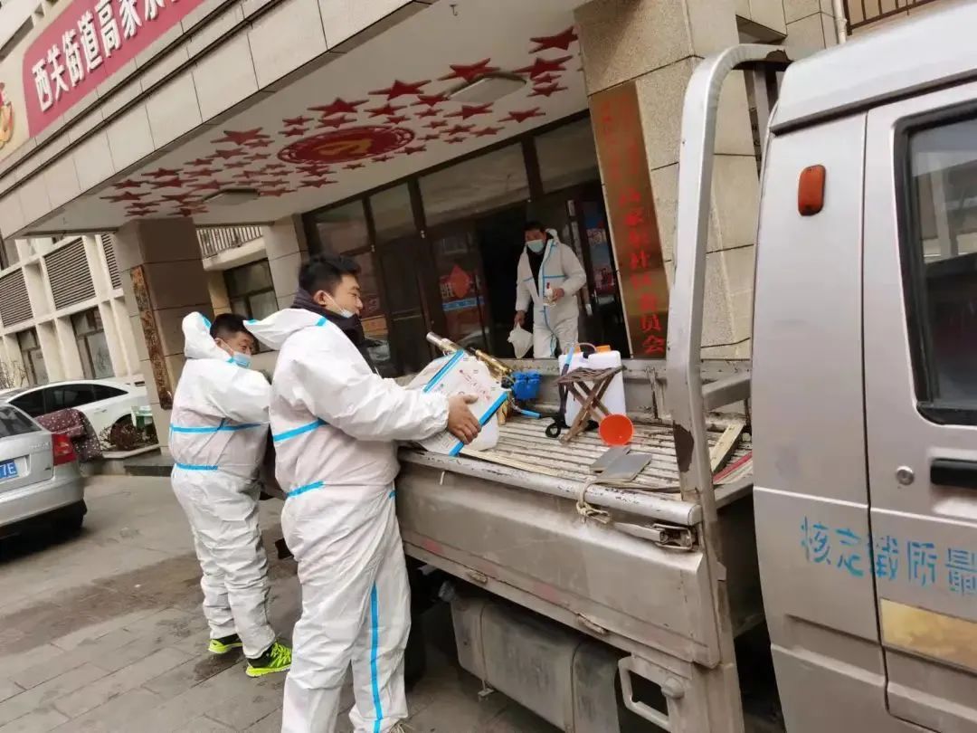 防控疫情他们在风雪中坚守,抗击疫情他们在行动