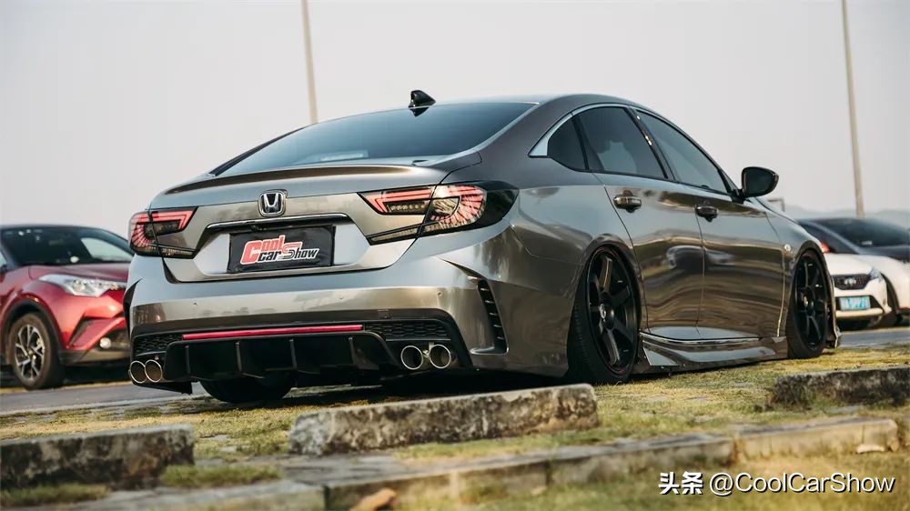 十代雅阁内饰碳纤维改装案例,十代雅阁改装多功能屏幕