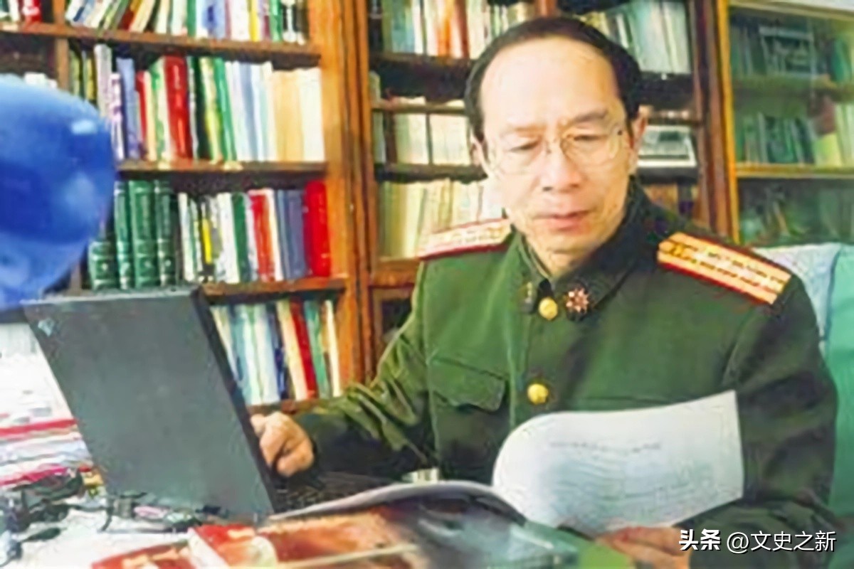 2000年，一位中国军官在英国受刁难，他引用毛主席的话霸气回击