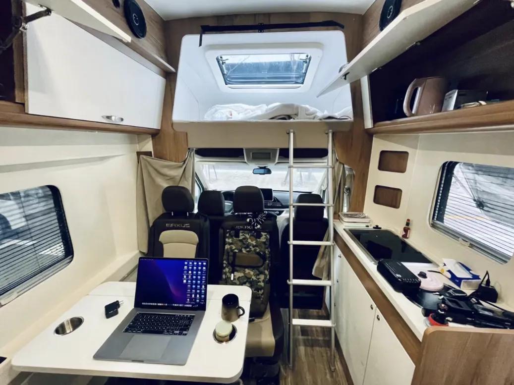 小区被封租房车过夜 (被封租房车过夜上海小伙)