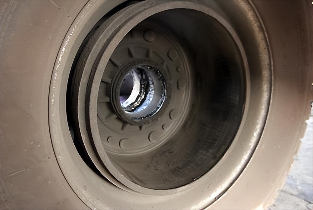 盘刹挂车轴头烫手正常吗,挂车轴头烫手正常吗