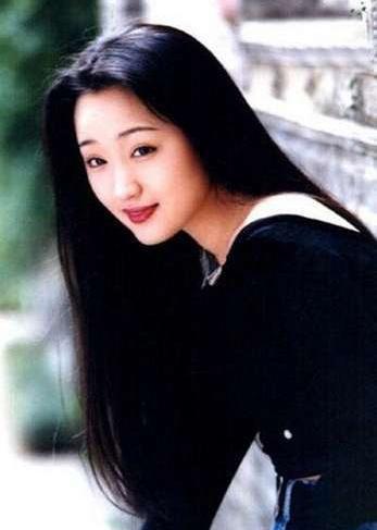 她被称为一代玉女,她被誉为清纯玉女型歌手