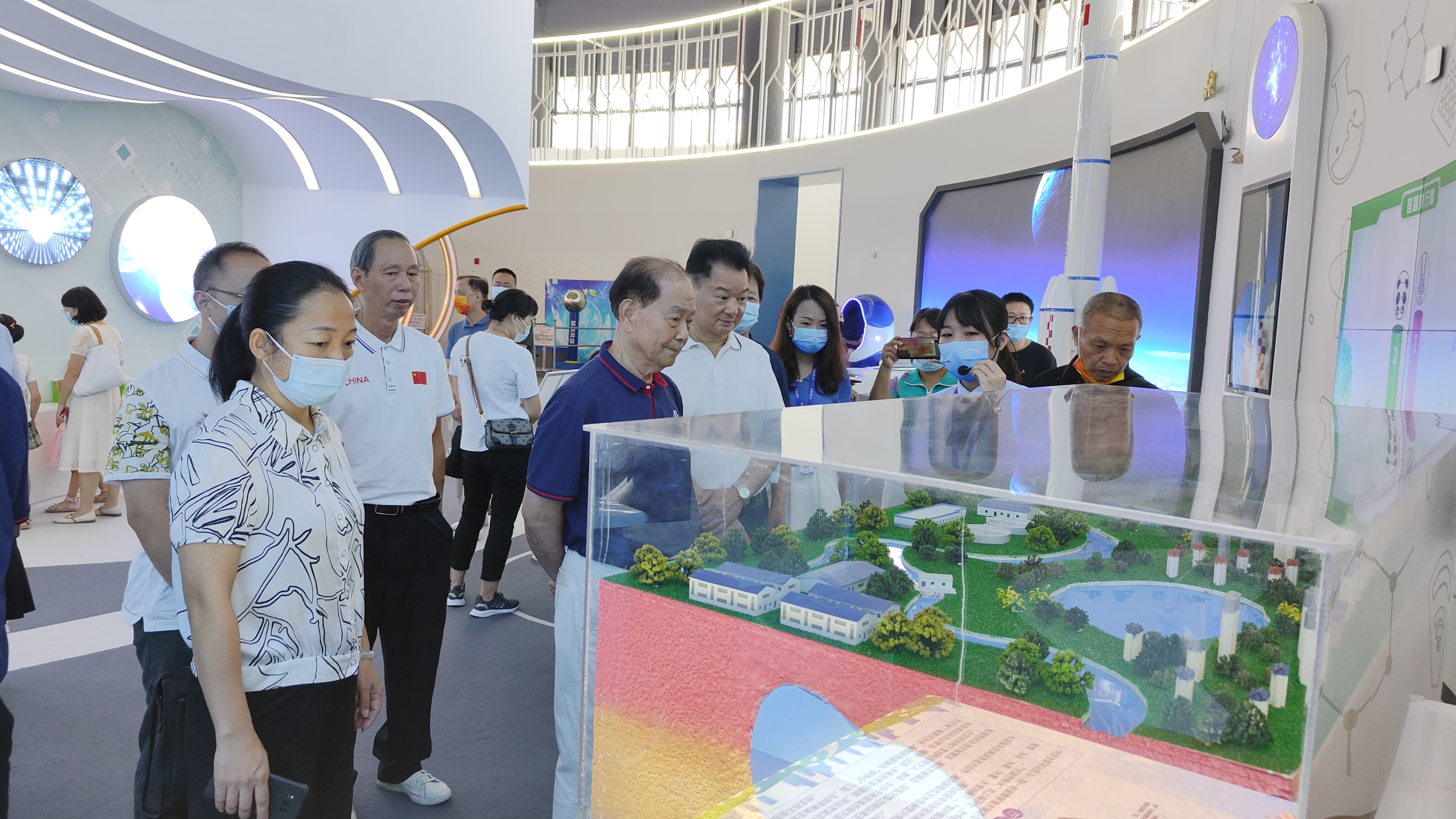 何质彬院士什么级别,何质彬院士进校园