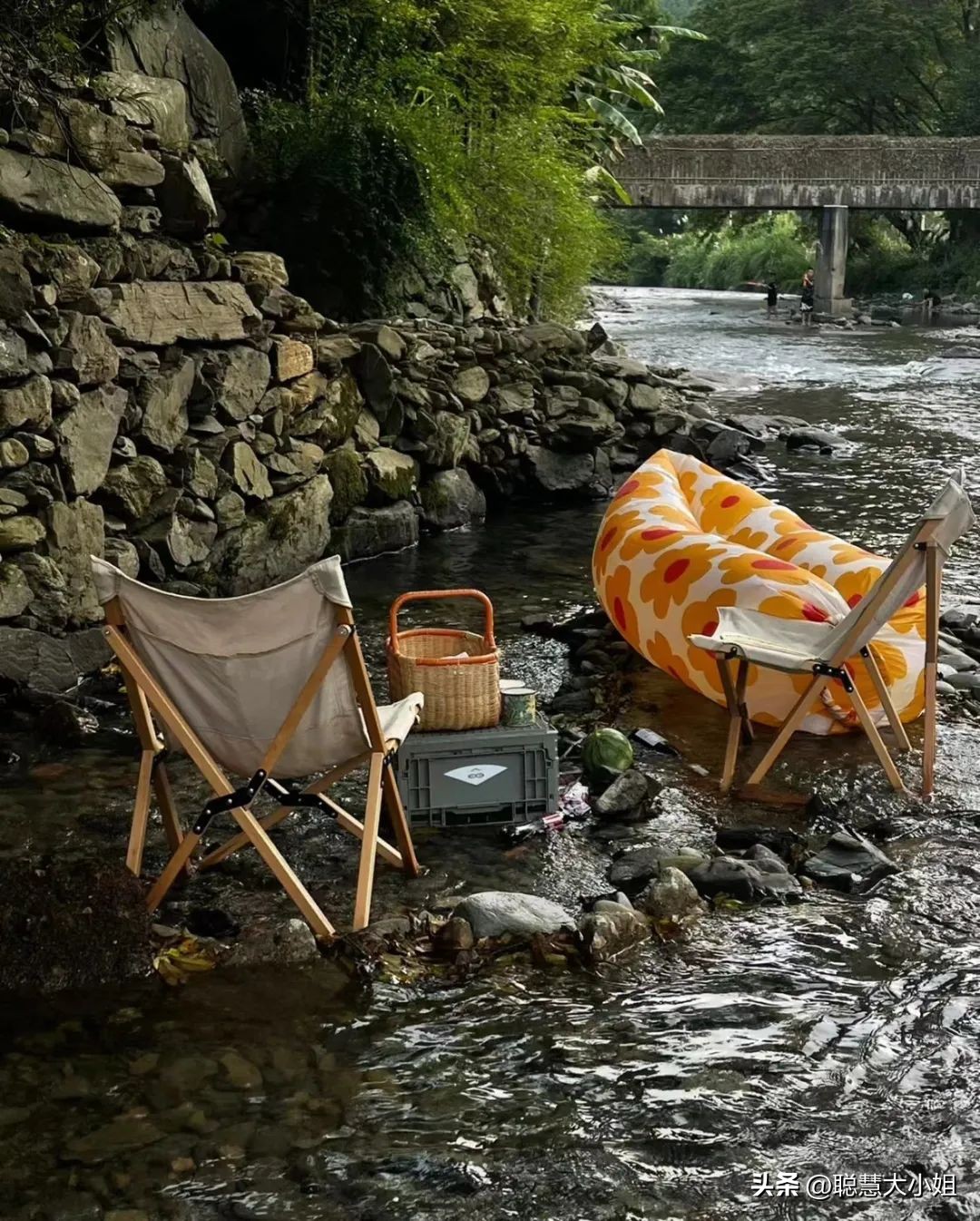 一场烟花登顶热搜！满城美食火成顶流，这座夏日小城太宝藏了！