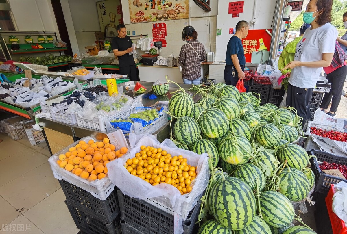 广东小伙开水果店一年盈利250万,小伙开水果店三个月赚20万