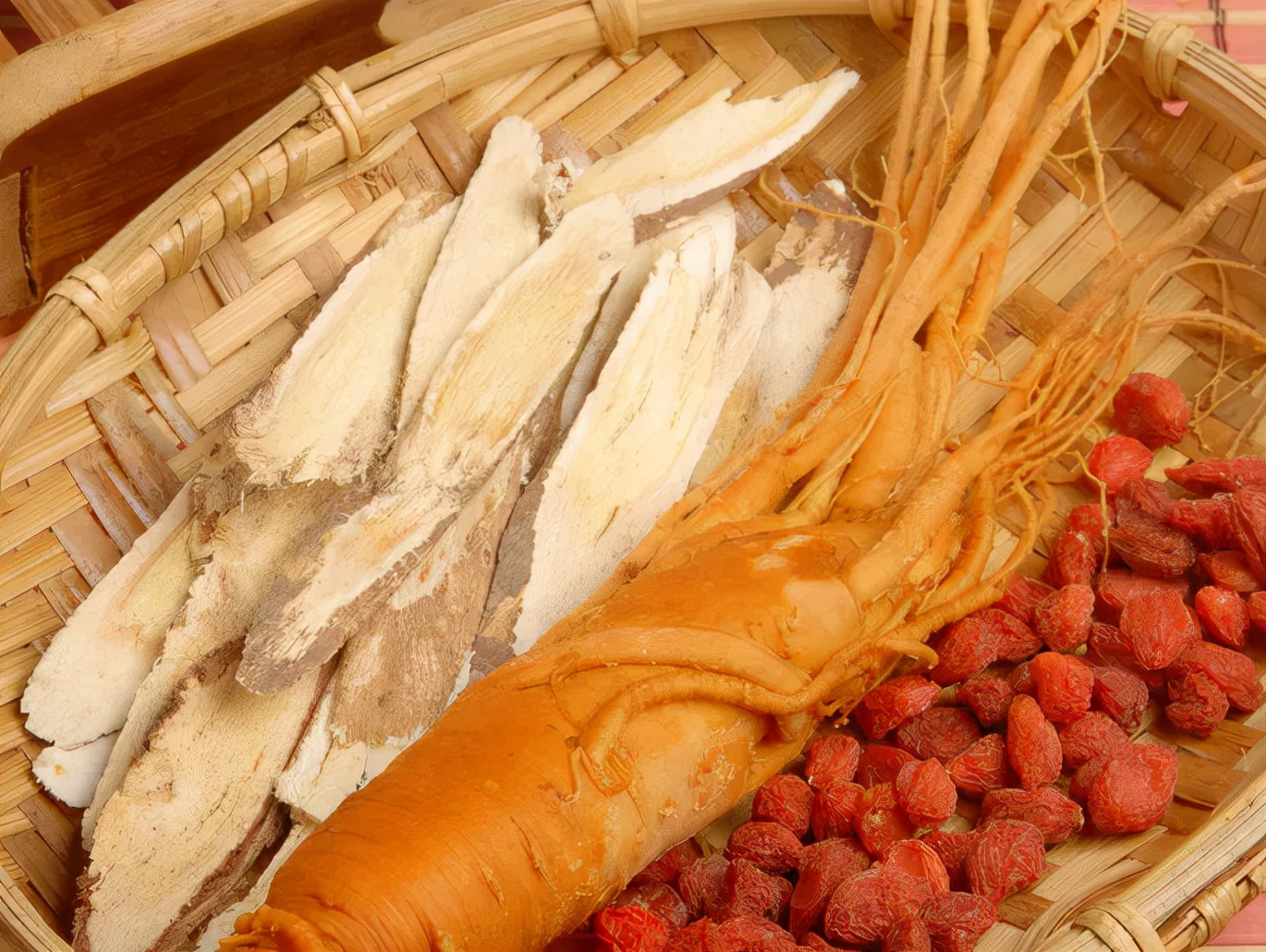 一般吃人参好还是西洋参好呢,西洋参人参几时进补比较好