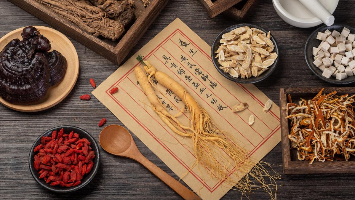 月经量特别多吃什么中药,月经量多按什么部位能减少