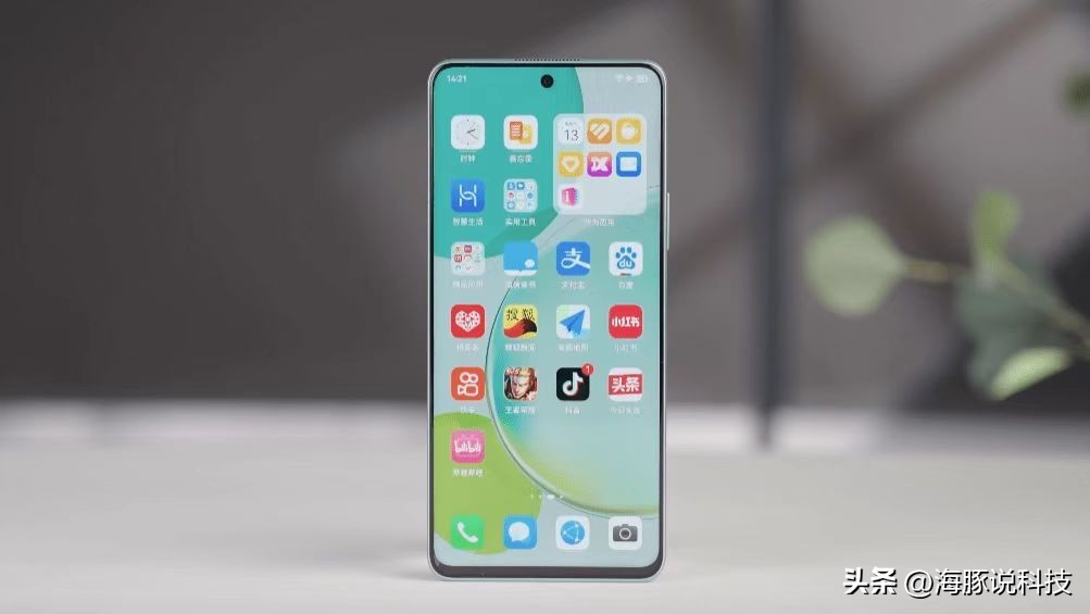 华为新突破：256GB大内存+6.8英寸大屏+5000mAh+鸿蒙OS，仅1649元