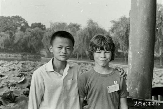 马云1964年出生在曲艺家庭,3次参加高考,第一次高考数学考1分
