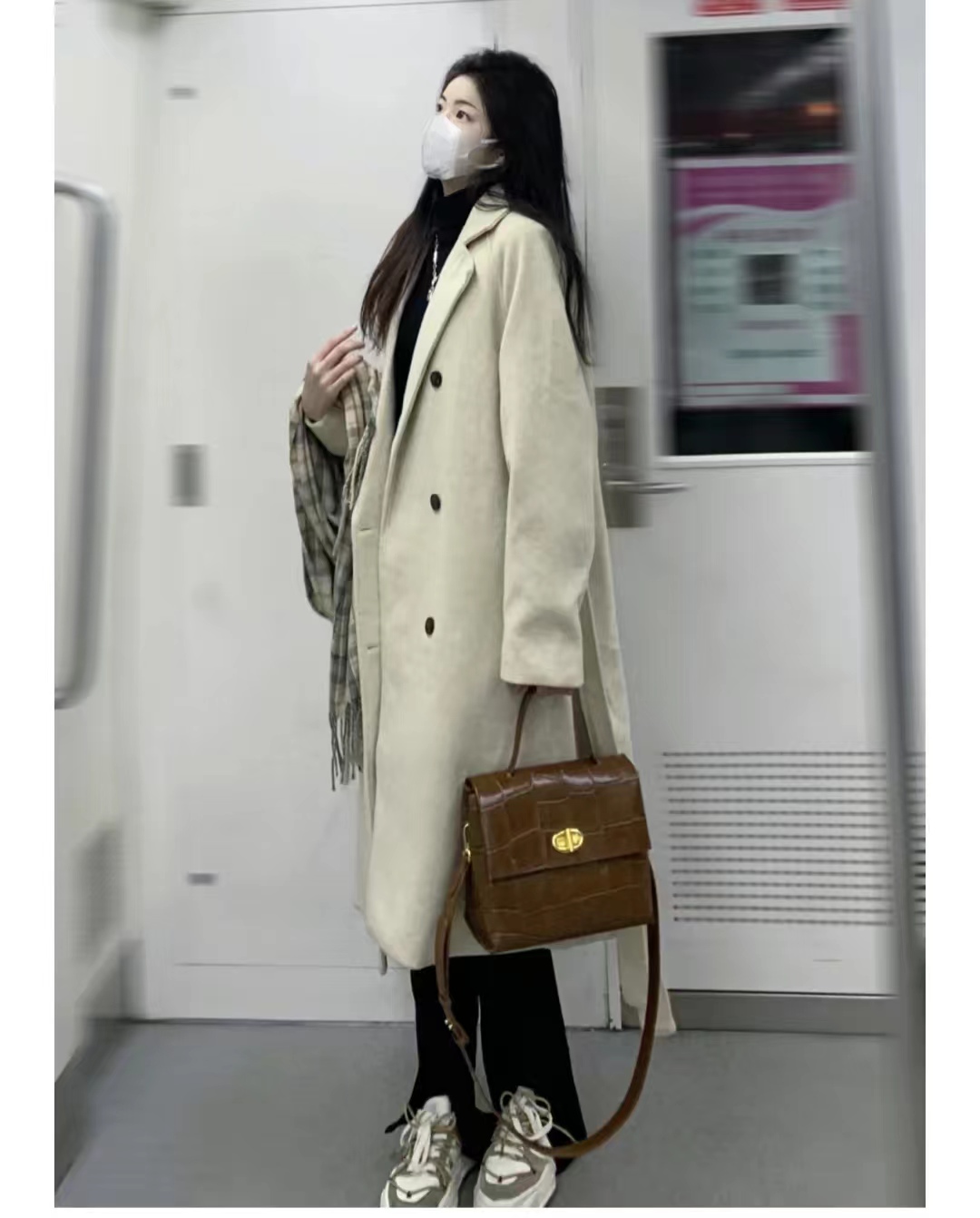 燕麦色大衣内搭什么颜色毛衣,燕麦色大衣高级穿搭图片