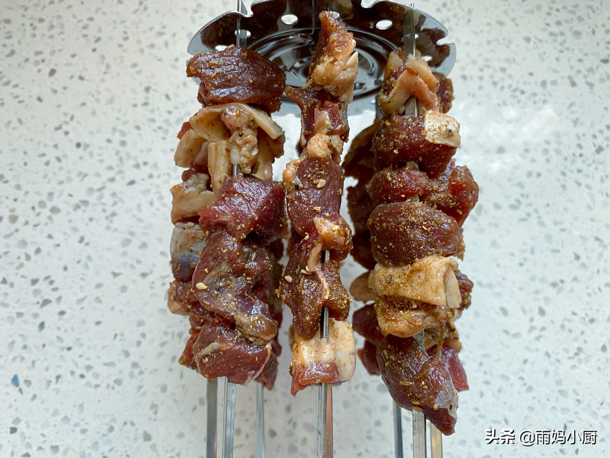 想吃嫩的羊肉串怎么腌肉,烤羊肉串怎么吃新手教程