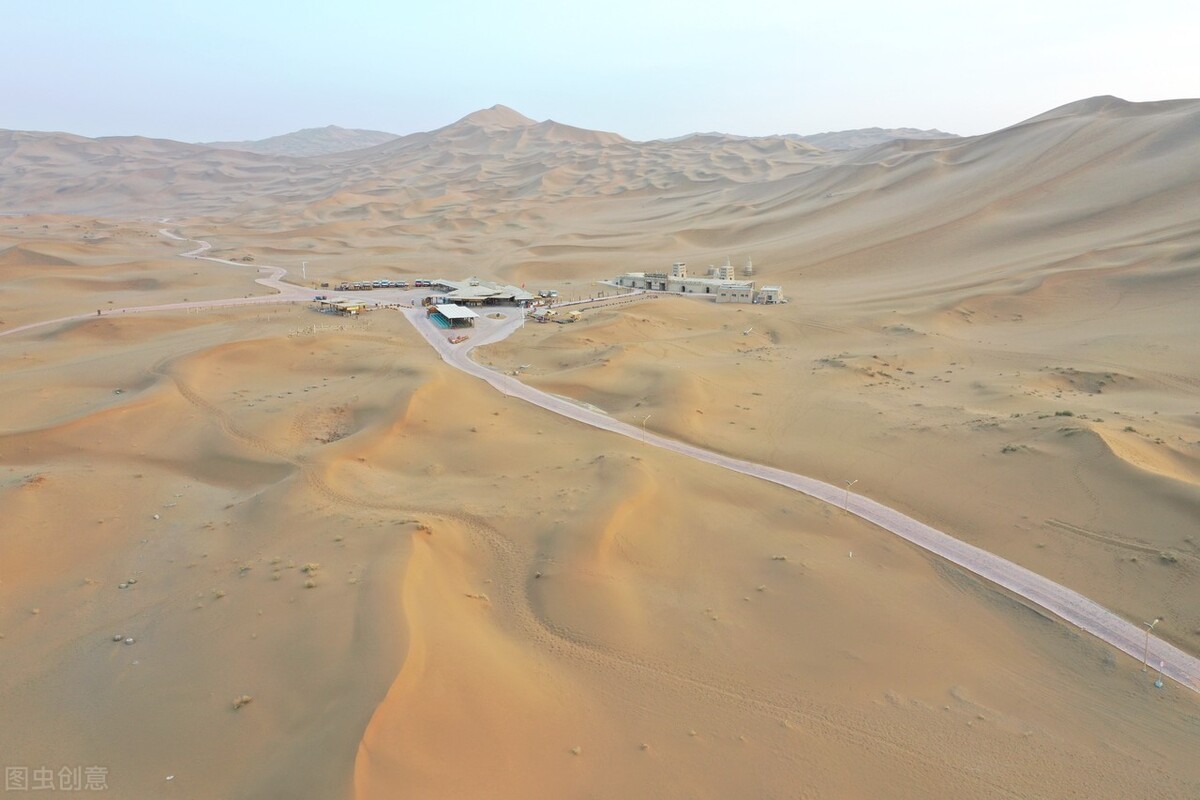 地表温度高达70度的火焰山,吐鲁番地表温度70度