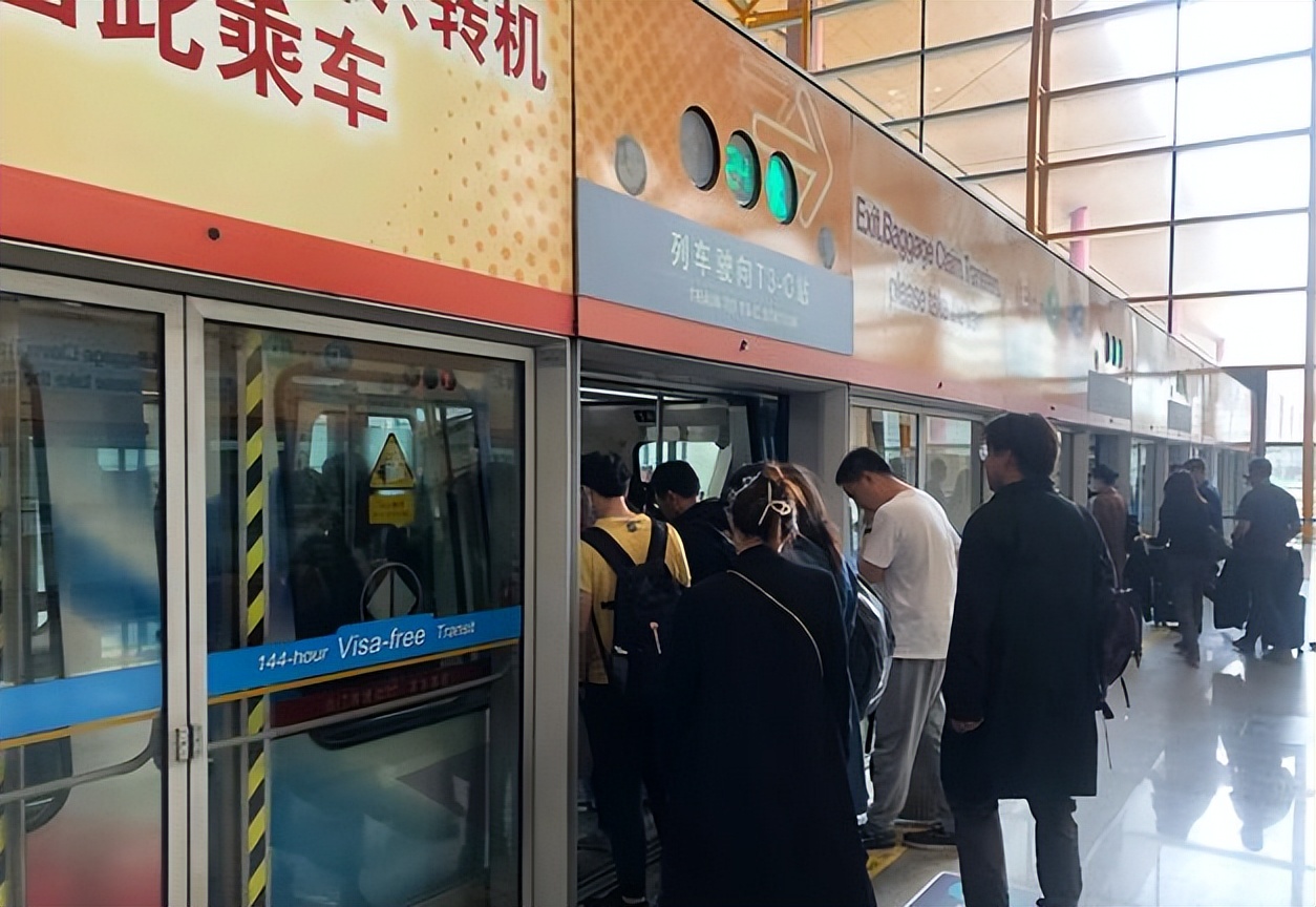 北京入境后直接过安检到3号航站楼南京航班CA1819服务优质