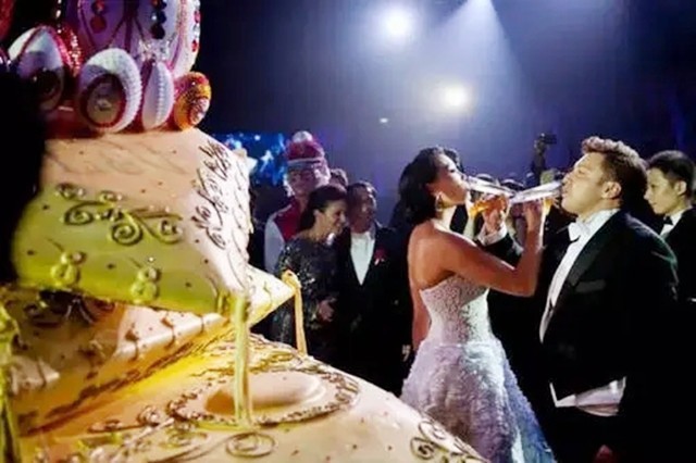 棣欐腐璞棬濂充汉鍑鸿建,棣欐腐濂虫槦琚瘜璞姏寮冪敓涓夊瓙