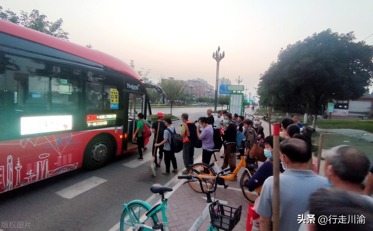 每天来回通勤50公里,成都通勤来回2小时值得吗