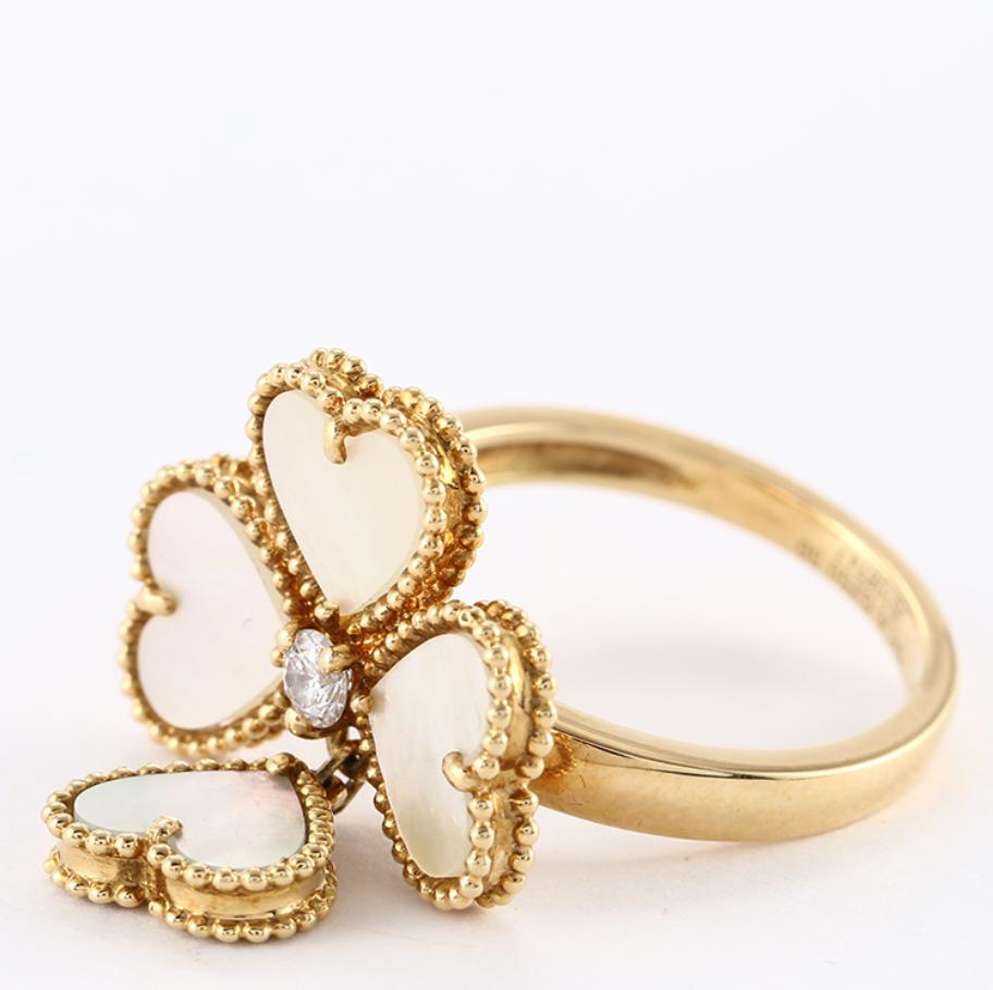 哪个牌子的求婚钻戒最好,求婚钻戒买哪个钻戒性价比最高