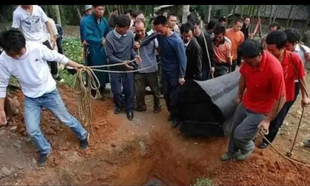 公职人员死后土葬和火葬的补贴,农村新式土葬全过程