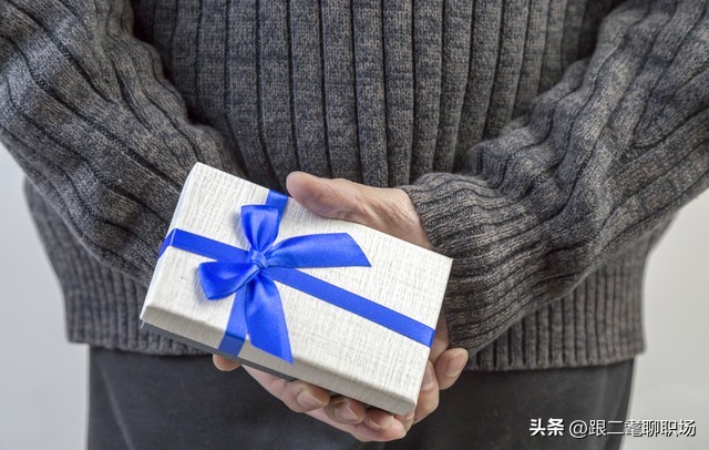 如何恰当的回绝送礼 (给客户送礼品后该怎么跟进恰当)