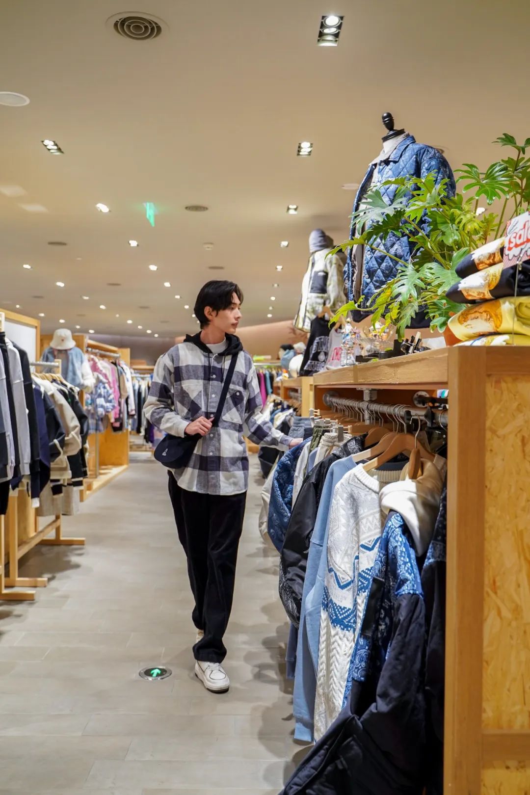 解锁高街潮牌穿搭,解锁时尚春节有新意