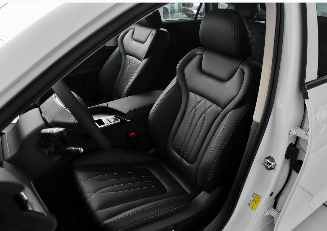 国民新标杆口碑好的中型车奔腾b70,奔腾b70新款2024款值不值得买