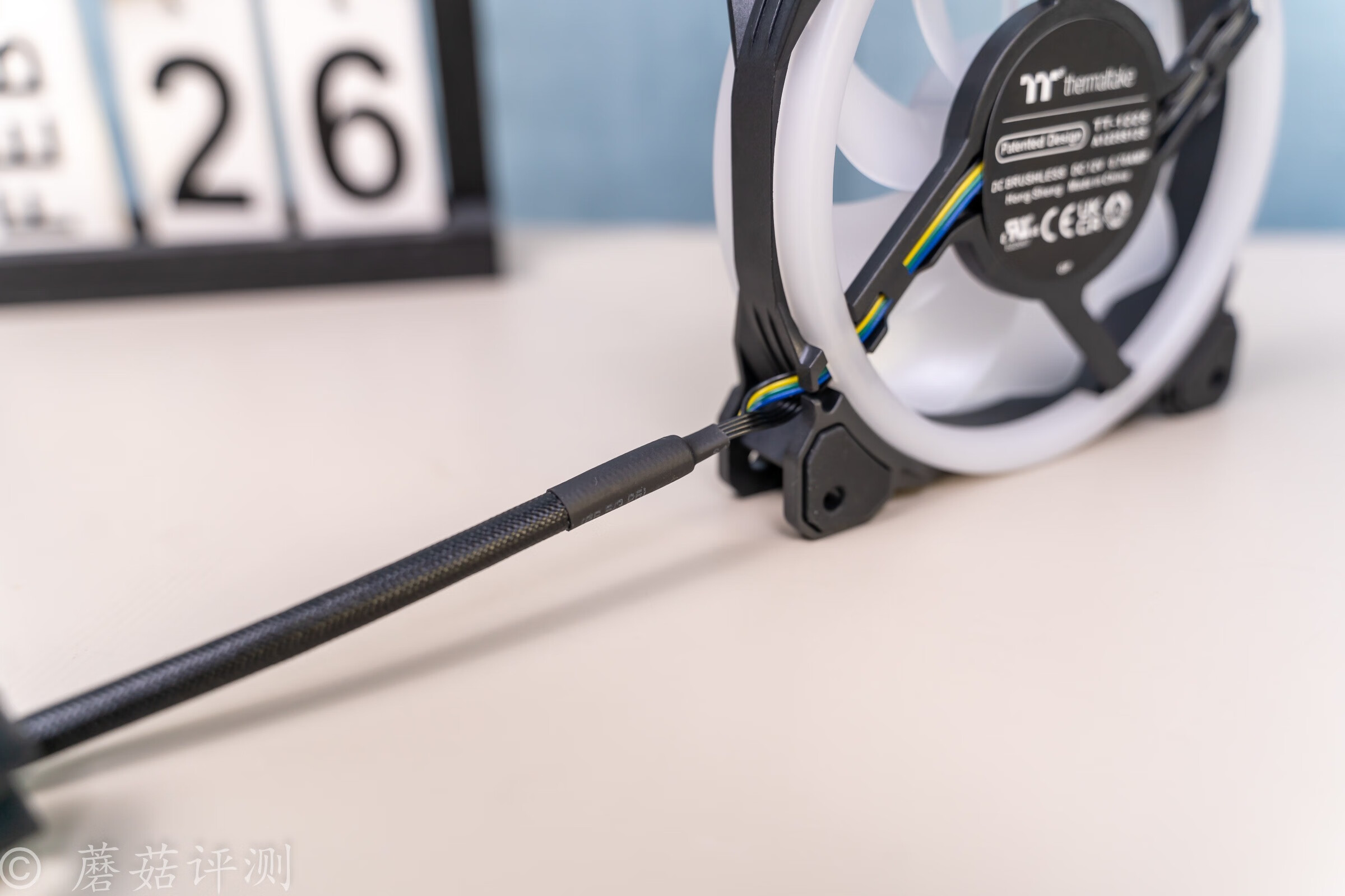 一正一反，轻松定义你需要的风扇风向，Tt耀影SWAFAN12机箱风扇