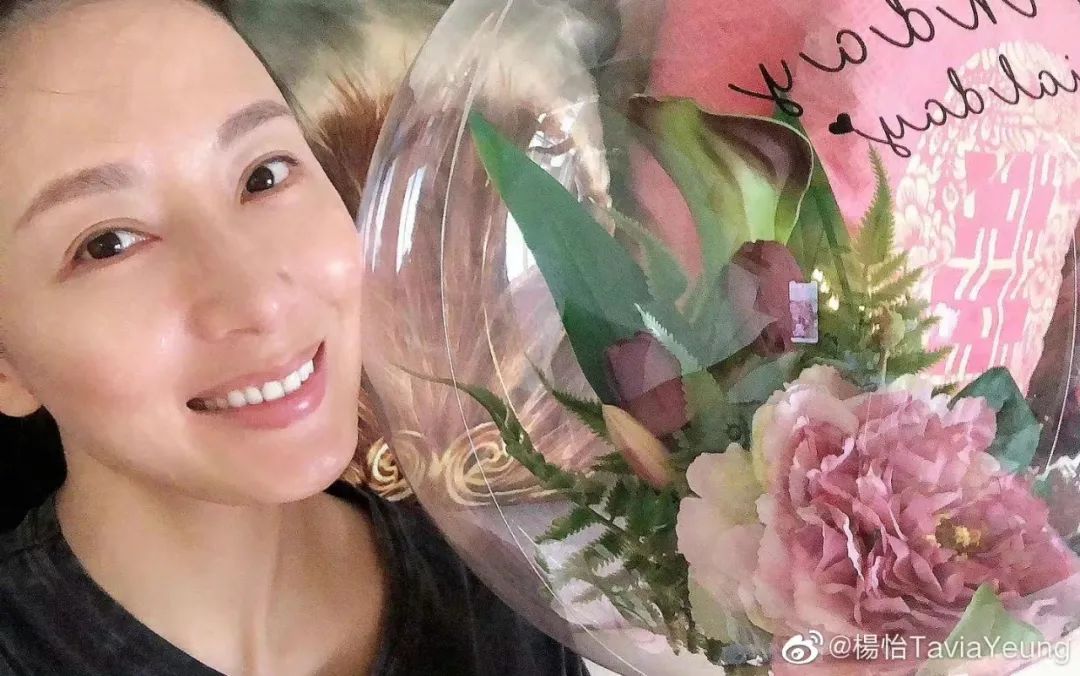 当红女星陪嫁千万、倒贴软饭男，高龄二胎全网唏嘘：她赌赢了吗？