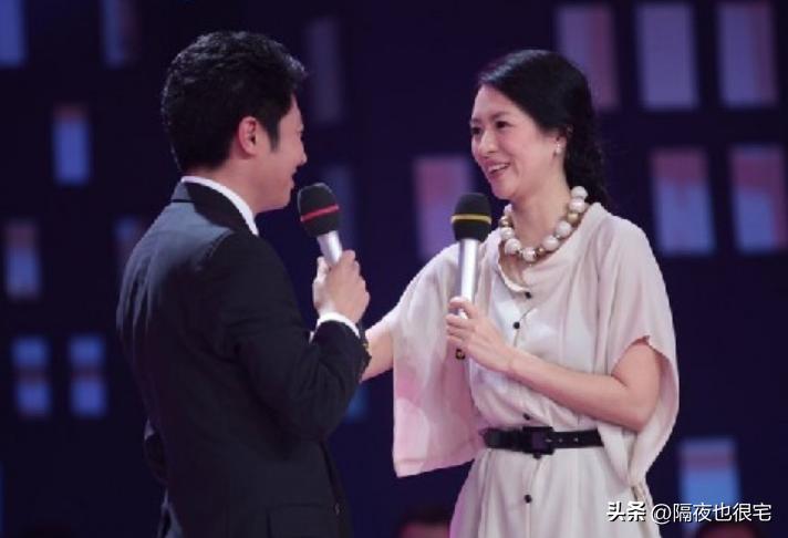 撒贝宁携妻子李白生活照片,撒贝宁与外籍妻子李白格外亮眼