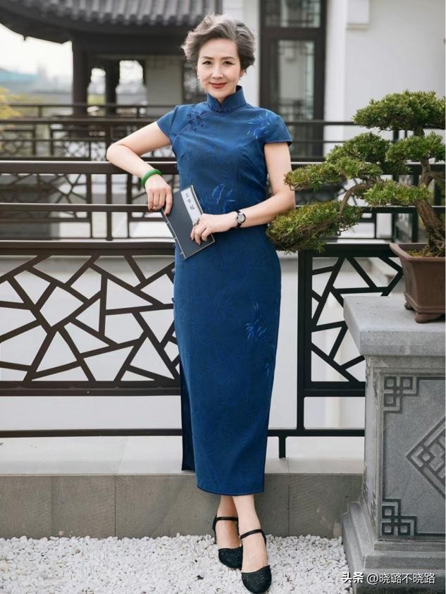 魅力女人就穿这一款旗袍裙,适合中年女性初秋大牌高贵旗袍裙