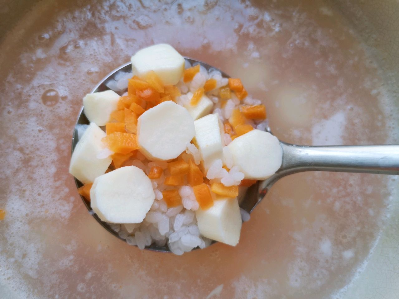 家庭版山药玉米胡萝卜粥做法,胡萝卜山药粥的家常做法养胃