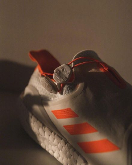 耐克阿迪最好的一款跑鞋,阿迪最高端的跑鞋是哪款