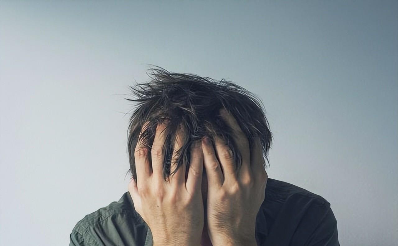 18岁男生被驾校女生教练猥亵,下半身被咬出血:那个女人就像疯狗