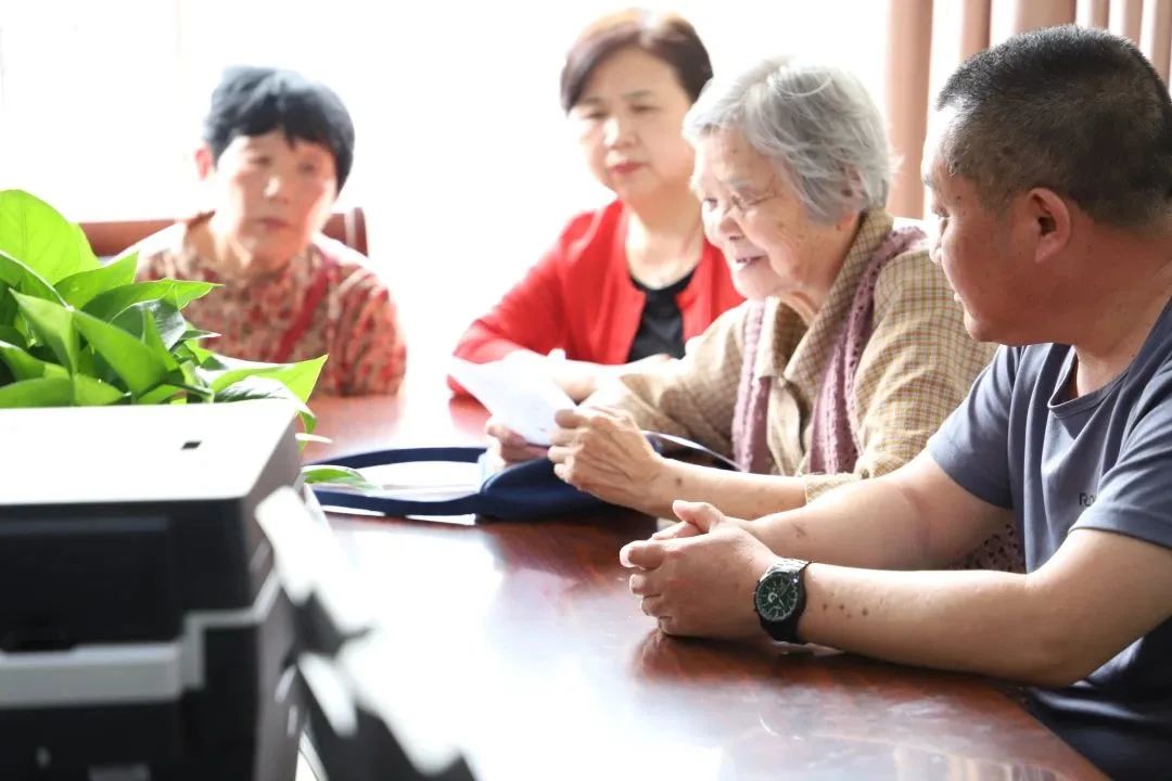 遇到纠纷怎么办？“去找姚明华工作室。”