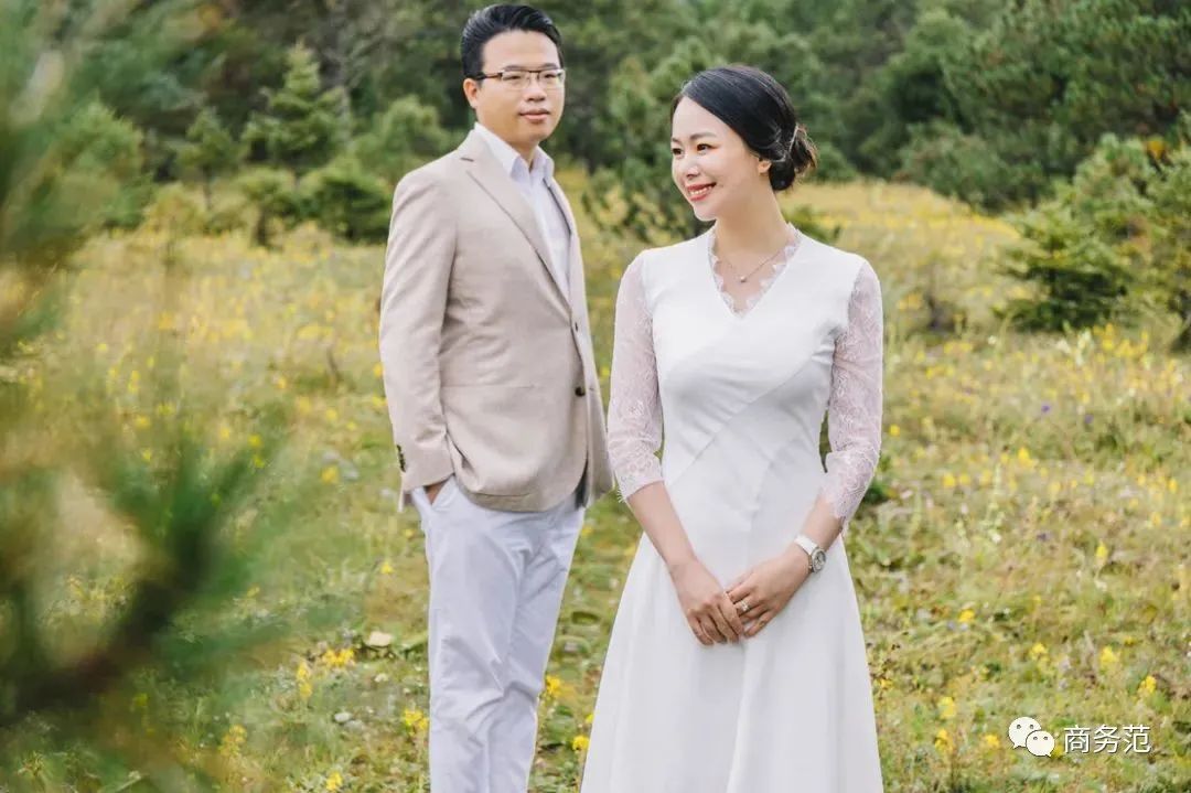 孟晚舟穿的白色连衣裙是什么品牌,孟晚舟同款连衣裙大码