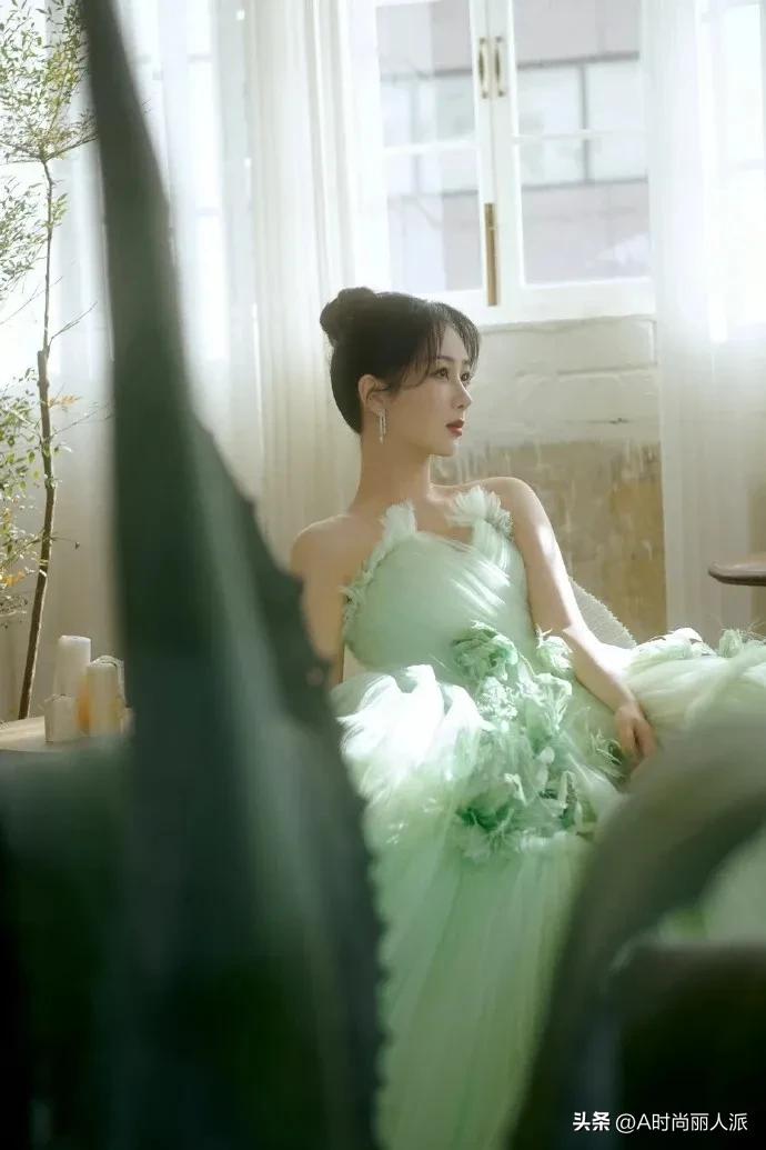 杨紫的惊艳写真照,杨紫牛仔短裤写真照片