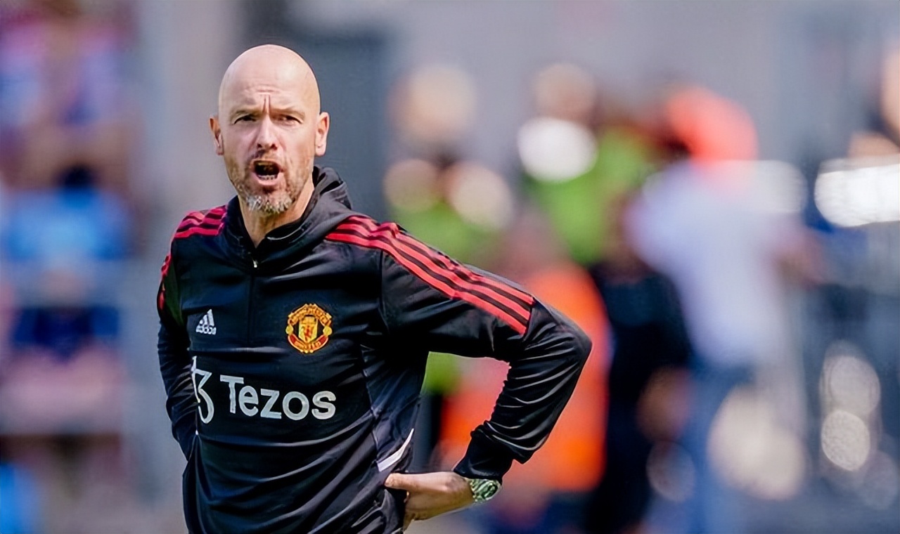 滕哈赫和C罗“对决”来了，曼联球迷支持主帅，C罗新赛季无球踢？