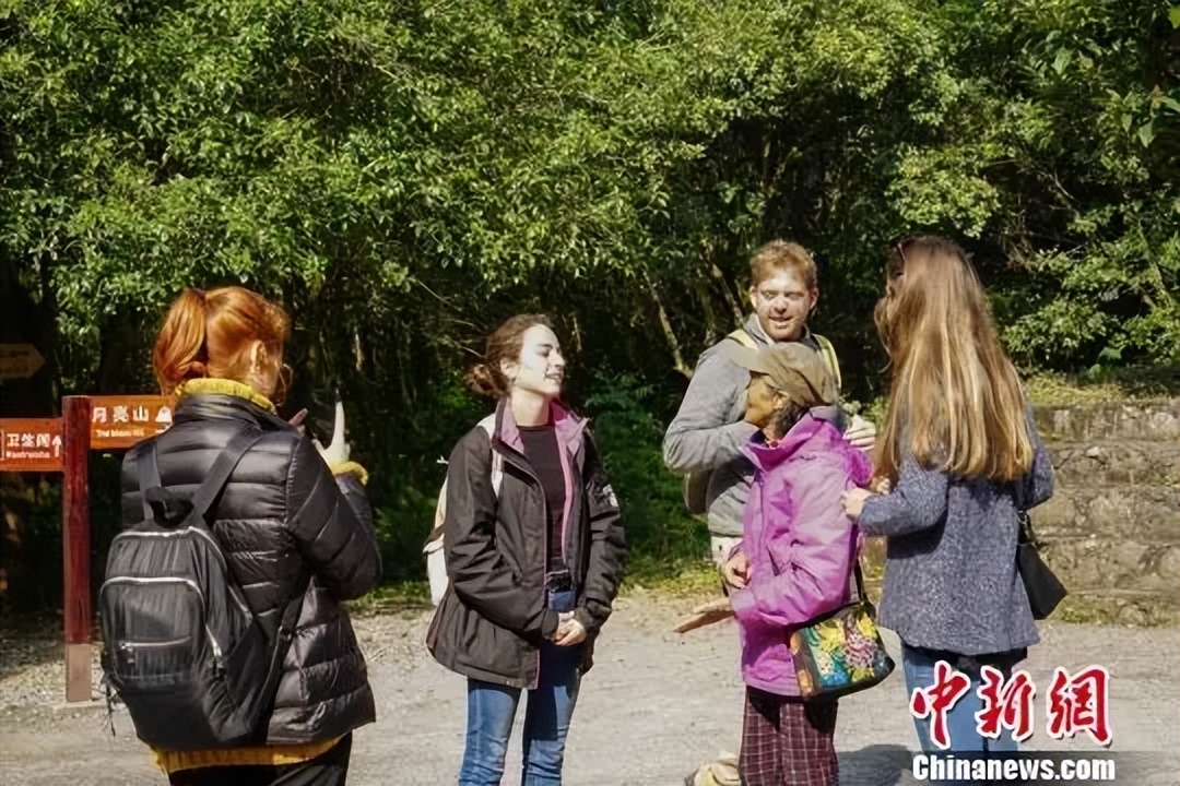 谢谢会说11门外语的阿婆，治愈了我的焦虑症