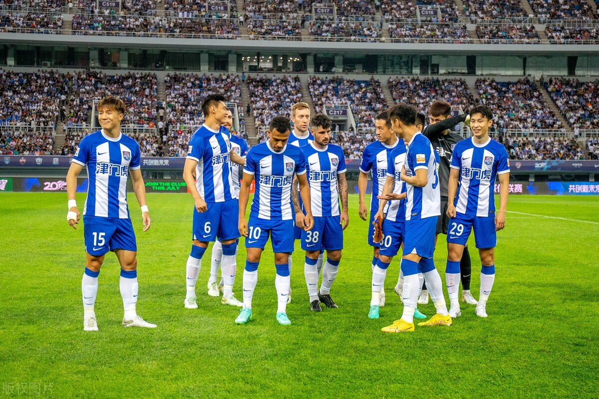 天津津门虎球员穿什么球鞋，于根伟又穿过哪些球鞋呢，看我来盘点