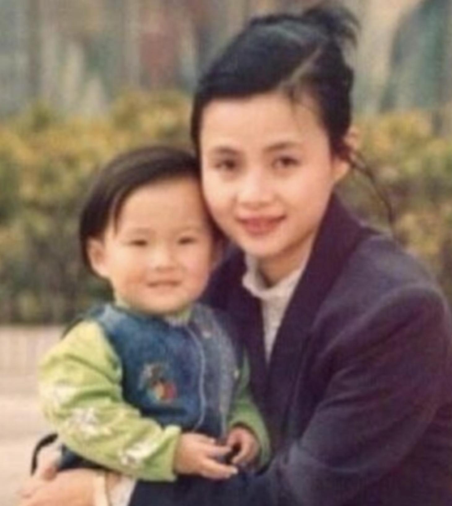 郭美美第一次进监狱判多久,郭美美犯过多少罪