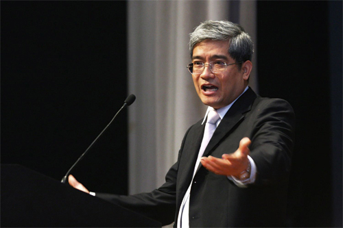 *咸平郎**：学渣逆袭成学霸，好好的经济专家不做，要做“江湖*子骗**”