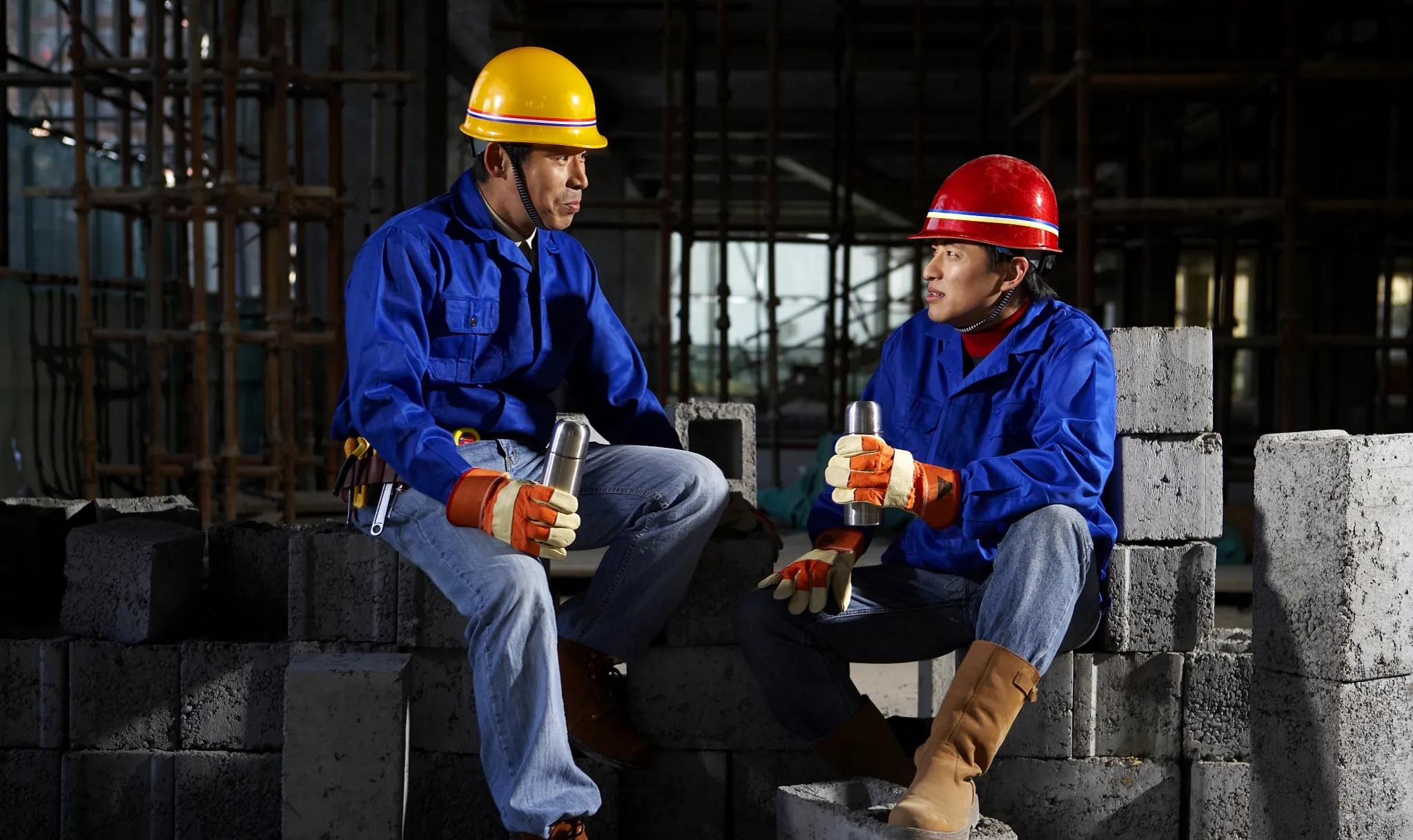 我高中毕业做建筑工人，因炒股被工地经理提拔为包工头，人生逆袭