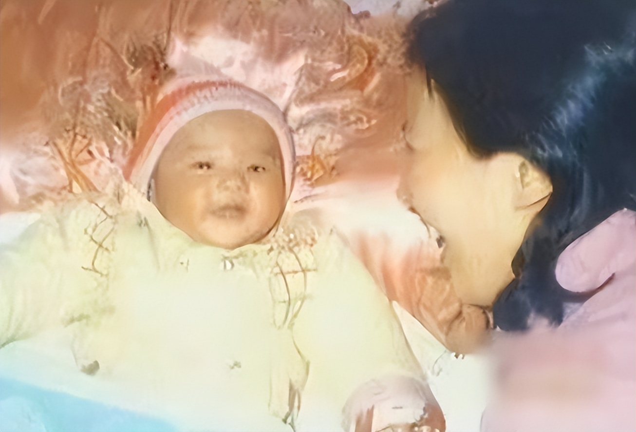 全家最丑刘亦菲,多年后才发现,“神仙姐姐”口中的妈妈有多优秀