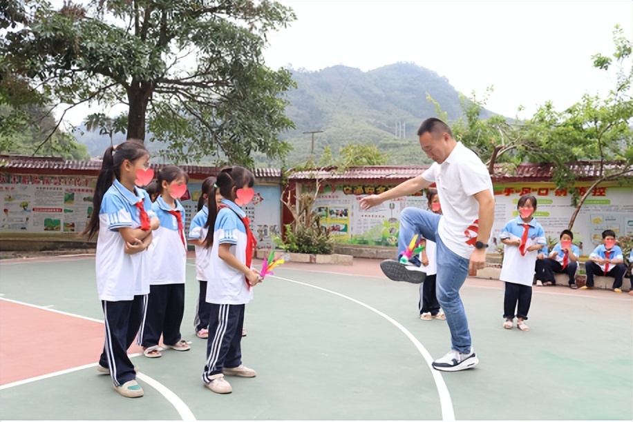 六一慈善献爱心,六一助学献爱心