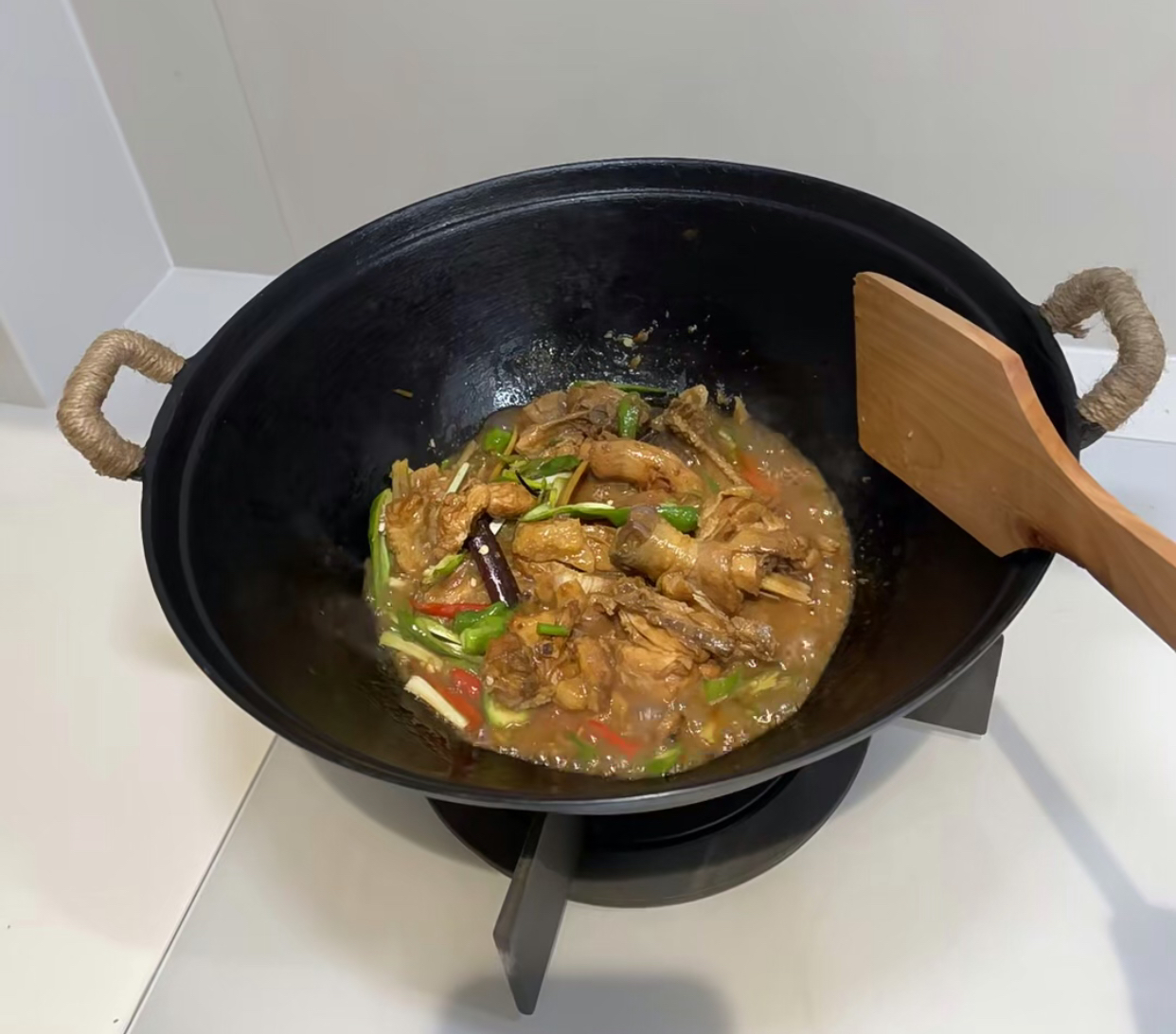 换过2次锅子我悟了，“不粘锅”和“铁锅”的差别，不是一点半点